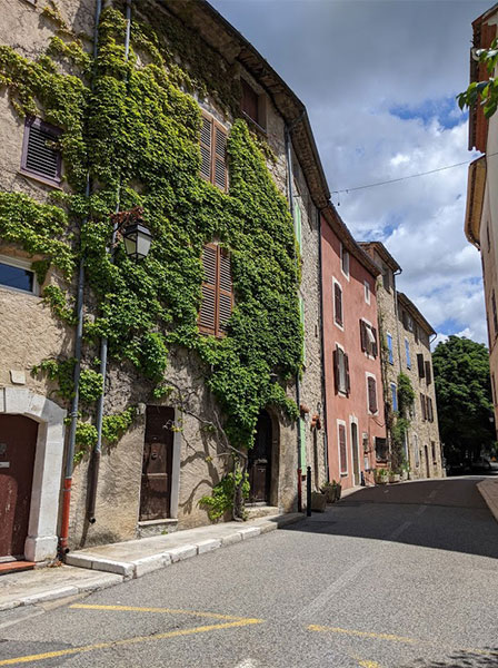 Village perché Claviers