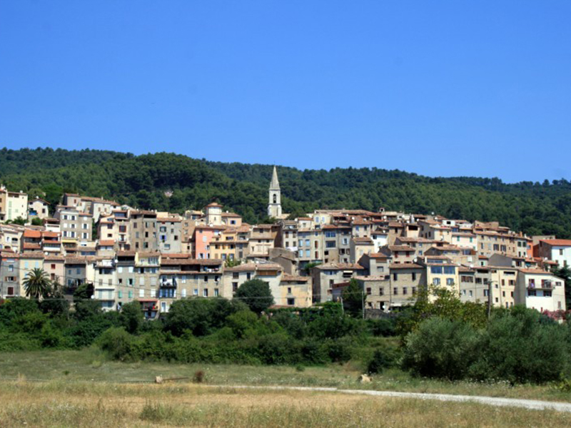 Village perché Claviers